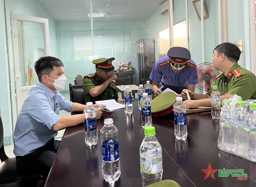 Quảng Bình: 2 Phó giám đốc trung tâm đăng kiểm bị bắt vì 